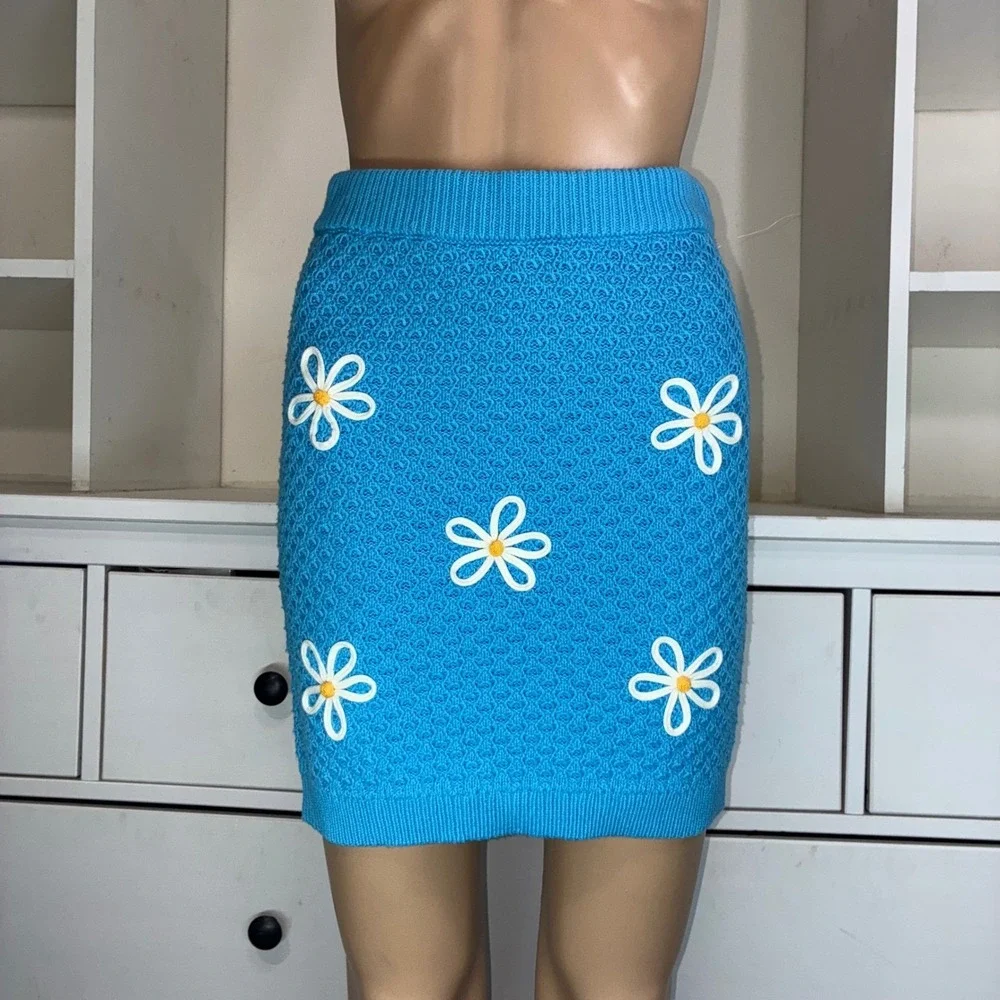 Blue‎ Knit Daisy Mini Skirt Small Floral Applique Textured Honeycomb